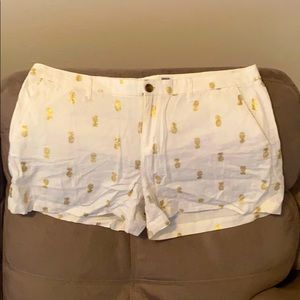 Lightweight Linen Shorts with Gold Pineapples